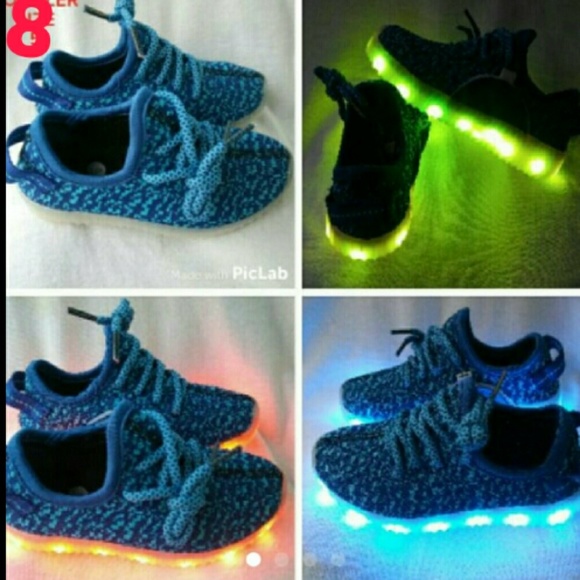 KIDS  TODDLERS SIZE 8 LED LIGHTING SHOES - Picture 2 of 4